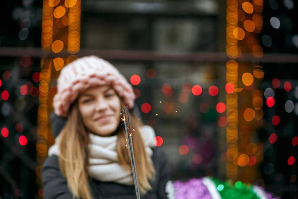 Happy Blonde Woman Wearing Winter Outfit Celebrating New Year Street — Stock Photo, Image