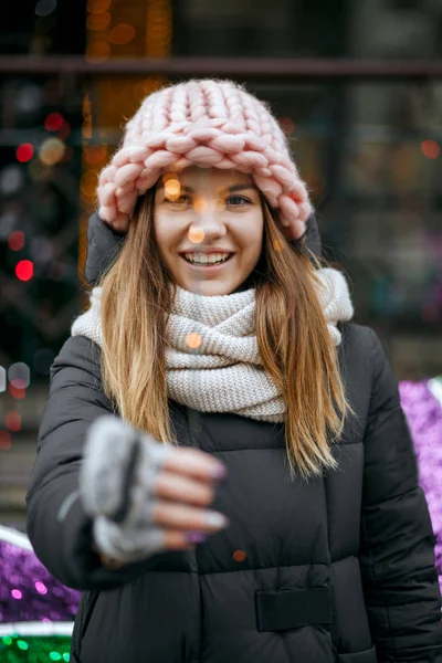 Lovely Smiling Blonde Woman Wearing Knitted Pink Cap Scarf Having — Stock Photo, Image
