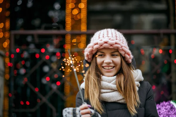 Positive Blonde Woman Wearing Winter Outfit Celebrating New Year Street — Stock Photo, Image
