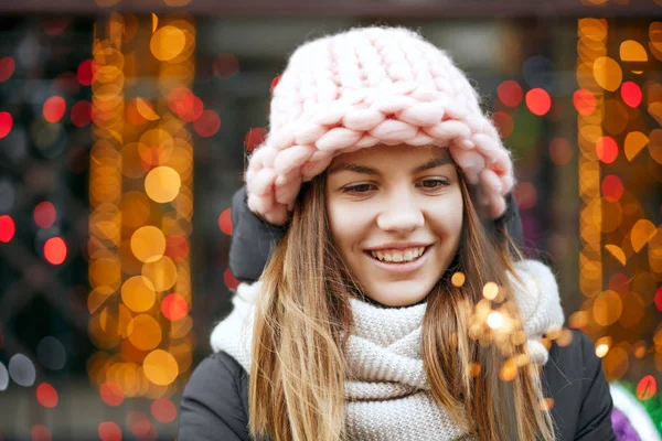Attractive Smiling Blonde Woman Wearing Winter Outfit Celebrating Christmas Garlands — Stock Photo, Image