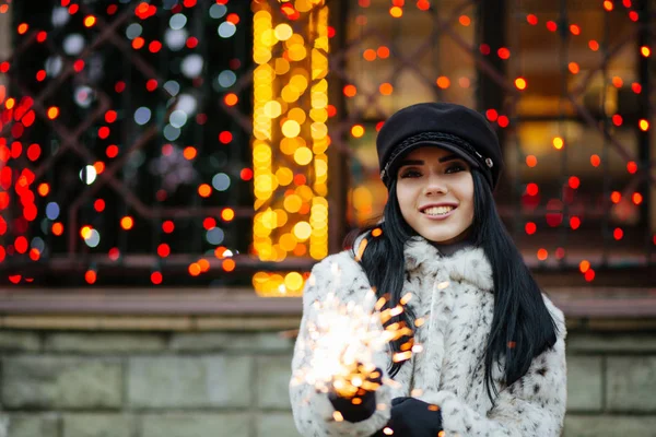 Fabulous Young Woman Celebrating New Year Sparklers Blurred City Lights — Stock Photo, Image