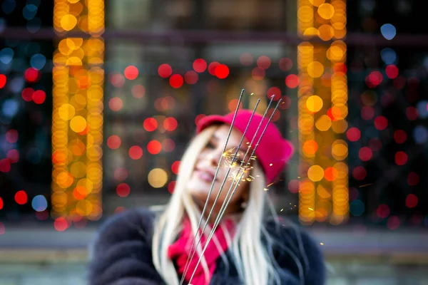 Glamor Blonde Girl Having Fun Sparklers Garlands Blurred Background — Stock Photo, Image