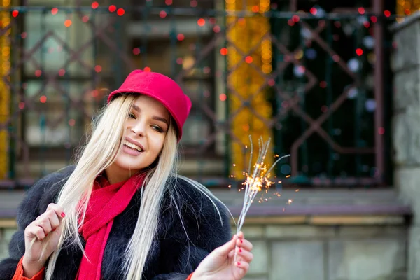 Glorious Blonde Woman Celebrating New Year Sparklers Blurred City Lights — Stock Photo, Image