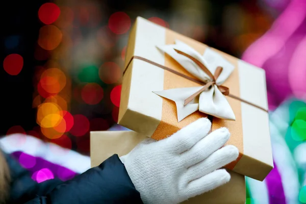 Closeup Shot Female Hands Opening Gift Box Bow Bokeh Background — Stock Photo, Image