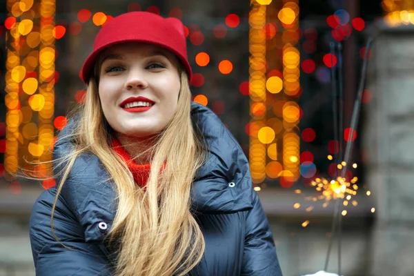 Happy Blonde Woman Wearing Winter Outfit Celebrating Winter Holigdays Sparklers — Stock Photo, Image