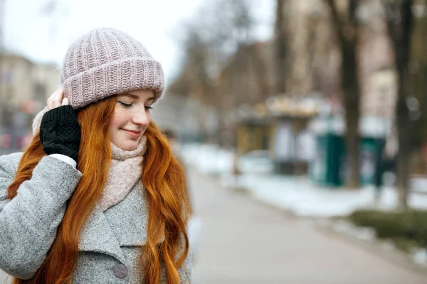 Closeup Shot Lovely Ginger Girl Long Hair Wearing Knitted Cap — Stock Photo, Image
