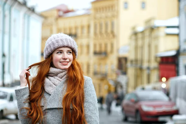 Street Portrait Smiling Redhead Model Long Hair Wearing Warm Winter — Stock Photo, Image