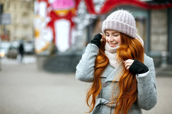 Urban Portrait Pleased Ginger Woman Long Hair Wearing Warm Clothes — Stock Photo, Image