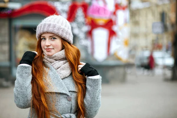 Urban Portrait Cute Ginger Woman Long Hair Wearing Warm Clothes — Stock Photo, Image