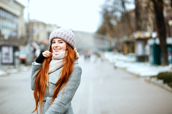 Urban Portrait Positive Ginger Girl Long Hair Wearing Warm Clothes — Stock Photo, Image