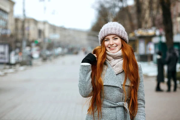 Urban Portrait Positive Ginger Woman Long Hair Wearing Warm Clothes — Stock Photo, Image