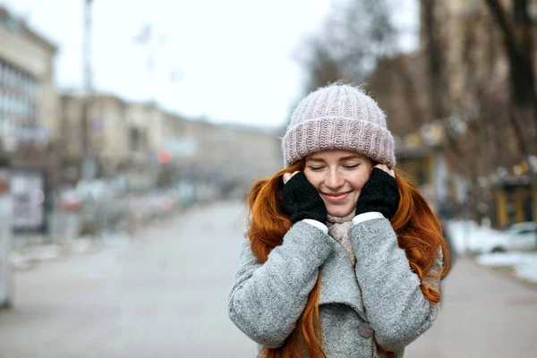 Closeup Shot Tender Ginger Model Long Hair Wearing Knitted Cap — Stock Photo, Image