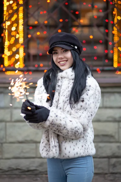 Stylish Smiling Brunette Woman Wearing Black Cap Celebrating New Year — Stock Photo, Image