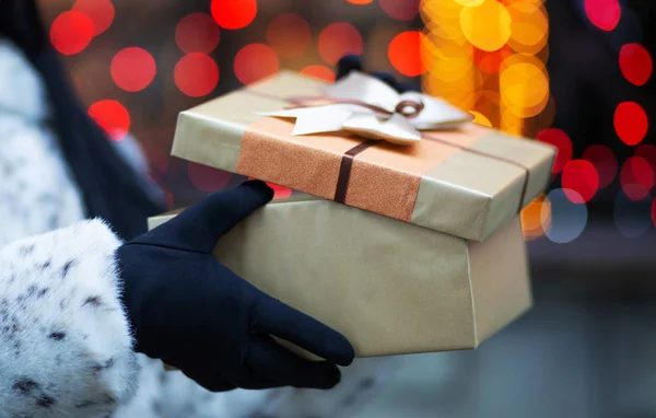 Female Hands Holding Gift Box Bow Blur Bokeh Background Closeup — Stock Photo, Image