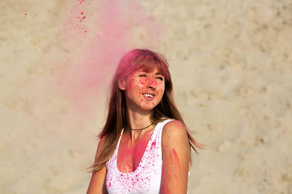 Retrato Cerca Atractiva Modelo Rubia Disfrutando Del Festival Holi Desierto — Foto de Stock