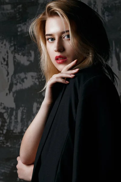 Closeup Portrait Glamorous Model Perfect Makeup Wearing Black Jacket Posing — Stock Photo, Image