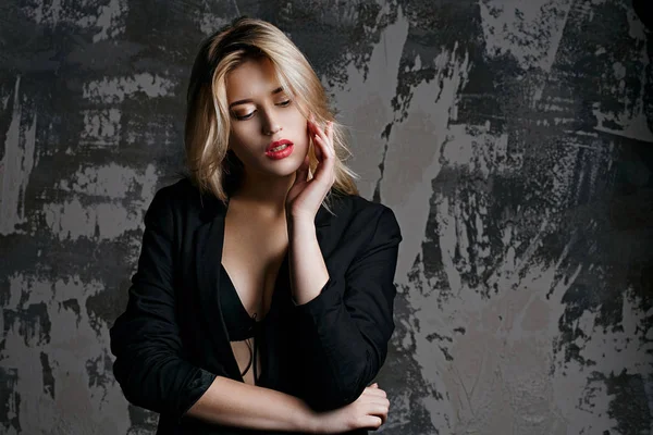 Modeporträt Der Schönen Blonden Model Mit Perfekter Haut Posiert Studio — Stockfoto