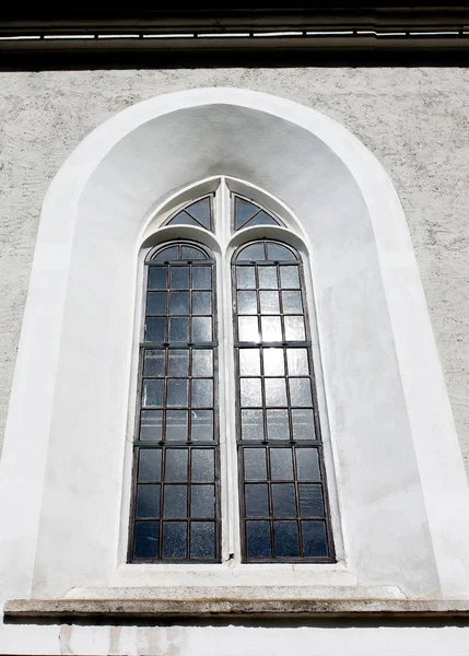 Oude Gotische Venster Gevel Van Katholieke Kerk Foto Genomen Zonnige — Stockfoto