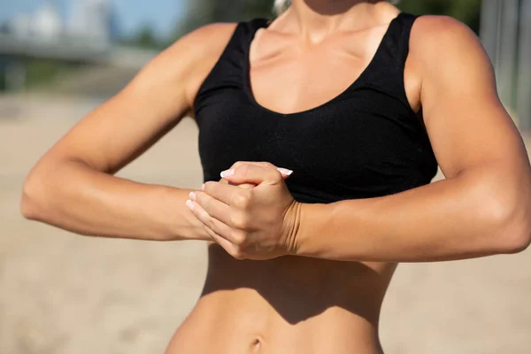 Pretty Tanned Fit Woman Stretching Arms Beach Closeup Shot — Stock Photo, Image