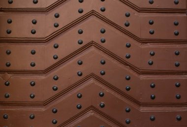 Kahverengi ahşap kapı askıları çivi ile yapılan parçası. Portre fotoğraf