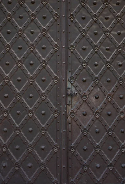 Eski Sahte Metal Kapı Kolu Anahtar Deliği Ile — Stok fotoğraf
