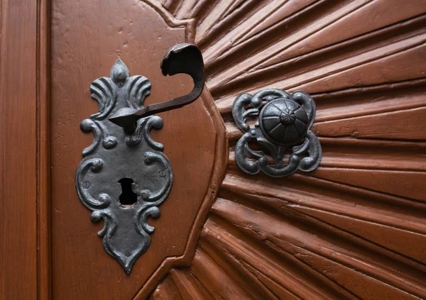 Ręcznie Robione Vintage Klamka Drzwi Drewniane Malowane Strzał Zbliżenie — Zdjęcie stockowe