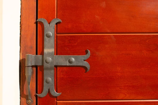 Fragment Stare Drewniane Drzwi Czerwony Puste Miejsce — Zdjęcie stockowe