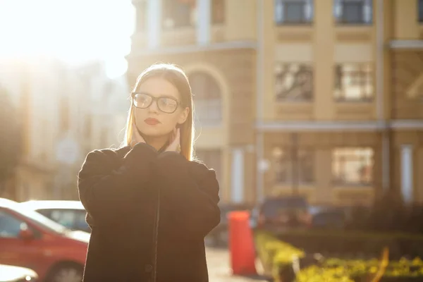 Elegant blonde girl with long hair wearing coat, posing in sun g — Stock Photo, Image