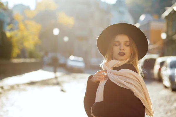Closeup portrait of beautiful blonde woman wearing hat and scarf — Stock Photo, Image