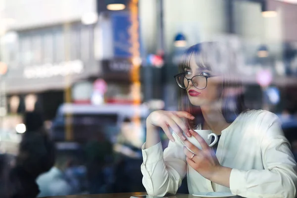 Attractive brinette girl spending time in the restaurant with a — Stock Photo, Image
