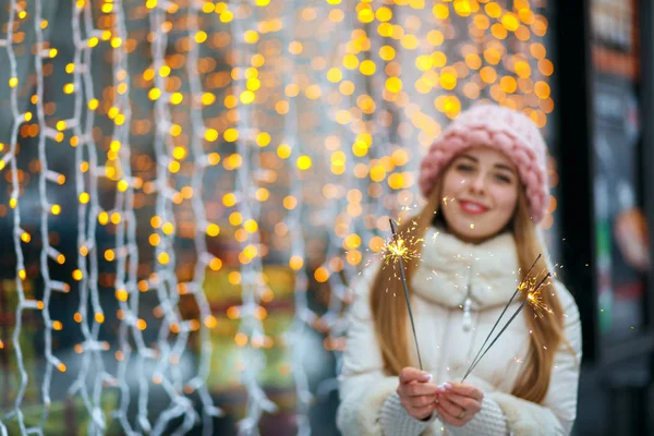 Happy girl holding bengal lights — Stock Photo, Image