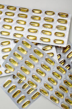 Bir blister Omega 3 kapsül