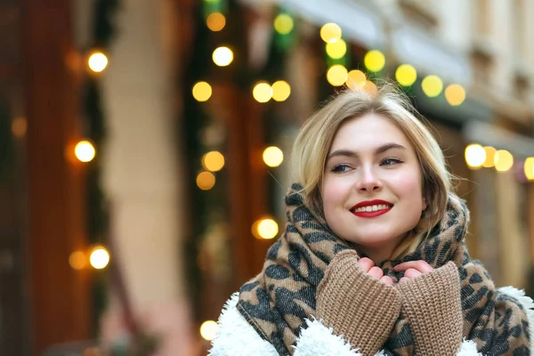 Happy girl posing at lights background — Stock Photo, Image