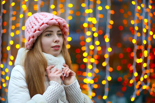 Attractive woman posing near the lights — Stock Photo, Image