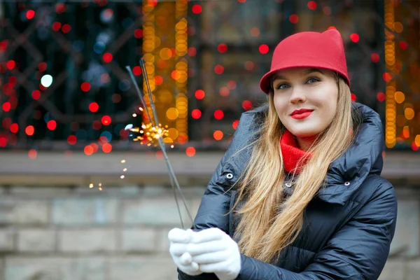 Positive girl holding sparkler — Stock Photo, Image