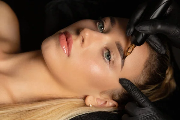 Closeup Shot Woman Gloves Making Permanent Brow Makeup Young Blonde — Stock Photo, Image