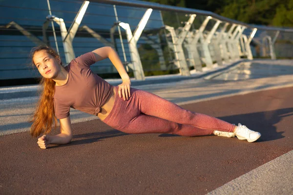 Adorable Young Sporty Woman Doing Side Plank Bridge Her Workout — Stock Photo, Image