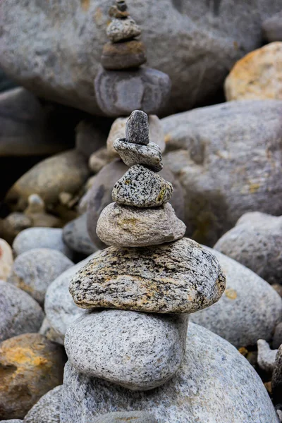 Rock Balancing Pedra Empilhamento Arte Ter Fluindo Rio Fundo — Fotografia de Stock