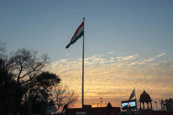 Hindistan bayrağı ve Pakistan bayrağı wagah sınırında bir çerçevede, Wagah, Punjab