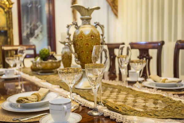Open Modern Luxury Home Interior Elegant Table Decoration Glass Plates — Stock Photo, Image