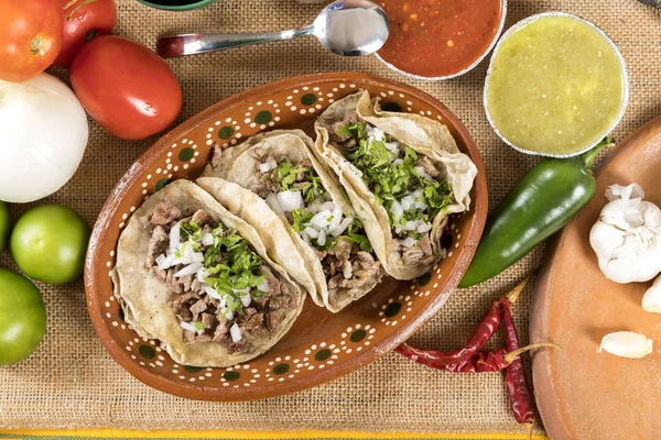 Typical Mexican Food Dishes Sauces Colorful Table Roast Beef Tacos — Stock Photo, Image
