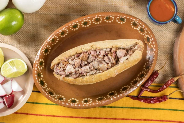 Typisch Mexicaans Eten Gerechten Met Sauzen Kleurrijke Tafel Torta Ahogada — Stockfoto