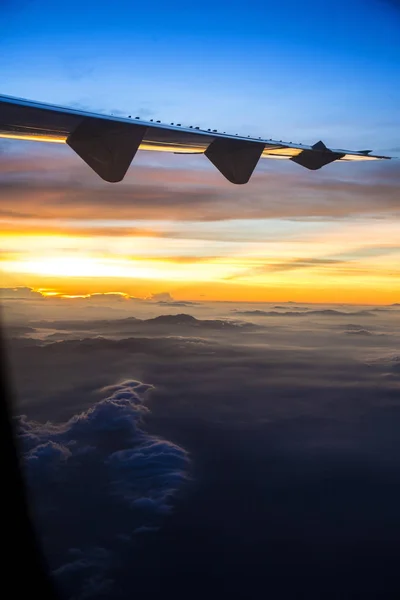 Soluppgång Som Full Färg Från Fönstret Ett Flygplan — Stockfoto