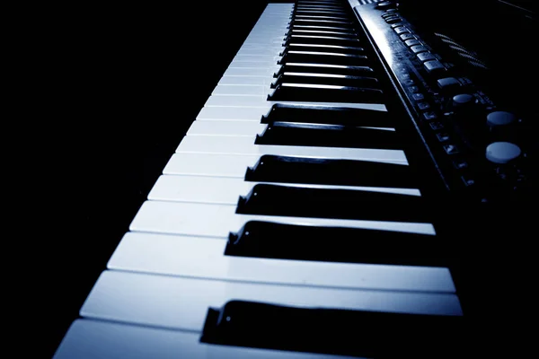 Man Çal Piyano Tuşları — Stok fotoğraf