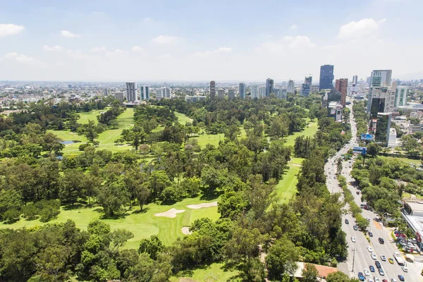 Parque con áreas verdes en México — Foto de Stock