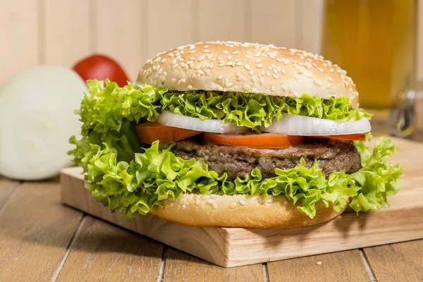 Delicious Hamburger Vegetables Detail Wooden Boar — Stock Photo, Image