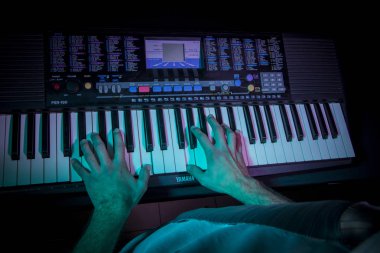 El man çal piyano tuşları