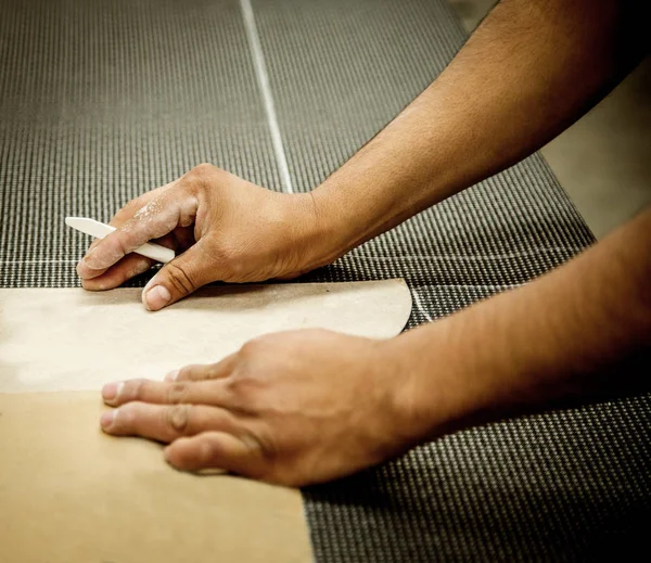 Manos Hombre Trabajando Industria Madera Muebles — Foto de Stock