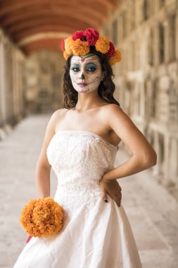 Catrin ve Catrina mezarlığı ile düğün elbiseler bir eski mezarlığı Guadalajara, Meksika.