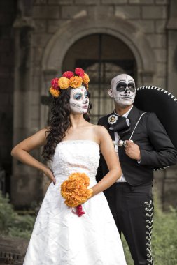 Catrin ve Catrina mezarlığı ile düğün elbiseler bir eski mezarlığı Guadalajara, Meksika.